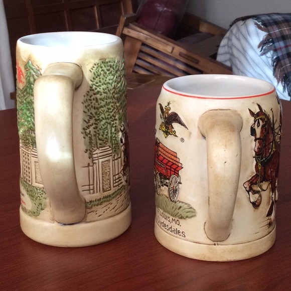 -🤪 2 Budweiser Holiday Steins - Picture 5 of 6